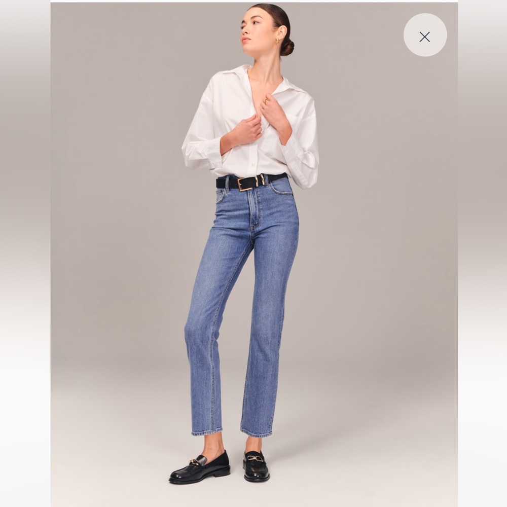Like New! Abercrombie & Fitch Ultra High Rise Ankle Straight Leg jean